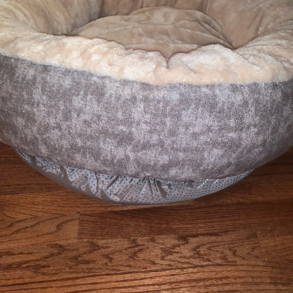 Preloved 32” Dog Bed